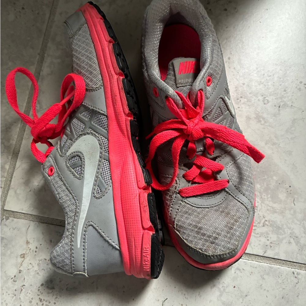 Nike Gray Pink Washable Running Sneakers Size 6 Athletic Casual
